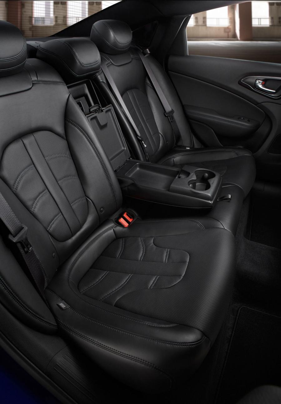  Chrysler 200 2015 года  (фото 53 из 207)